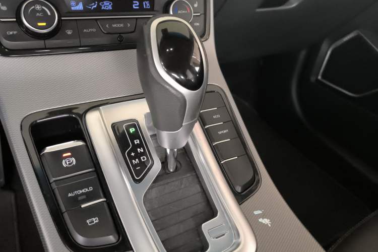 Used Geely Auto Emgrand GL 2018 1.4T DCT Prestige Smart Connectivity Version Gear Lever