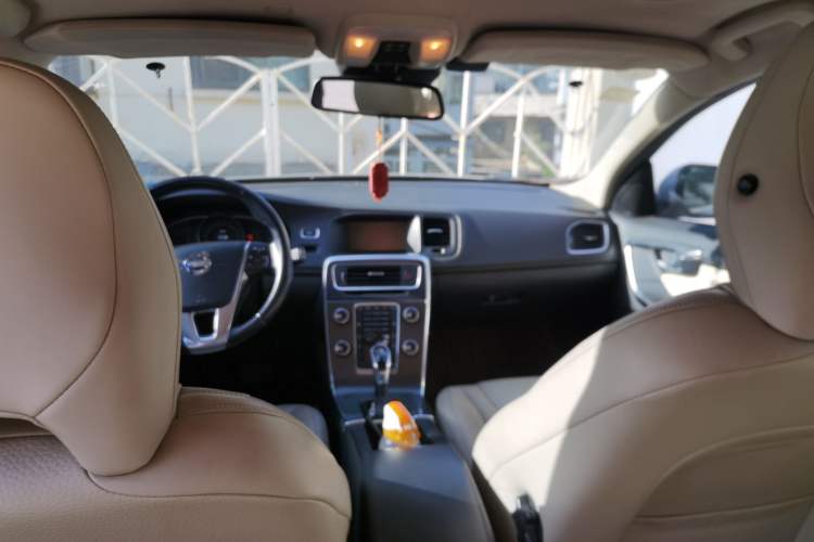 Used Volvo V60 2013 T5 Comfort Edition
