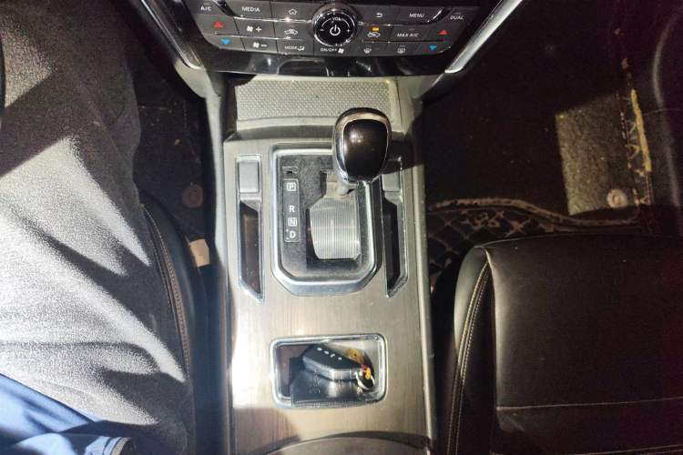 Used Venucia T90 2017 2.0L CVT Smart Edition Gear Lever