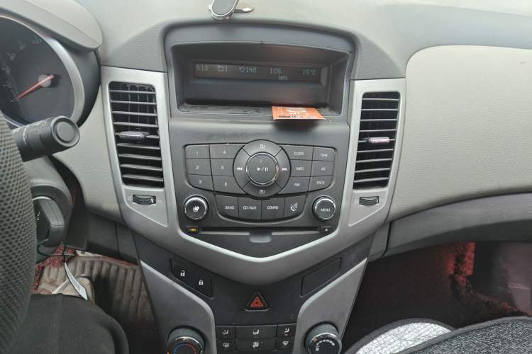 Used Chevrolet Cruze 2013 1.6L SL Grand Edition Automatic Audio And AC Panel