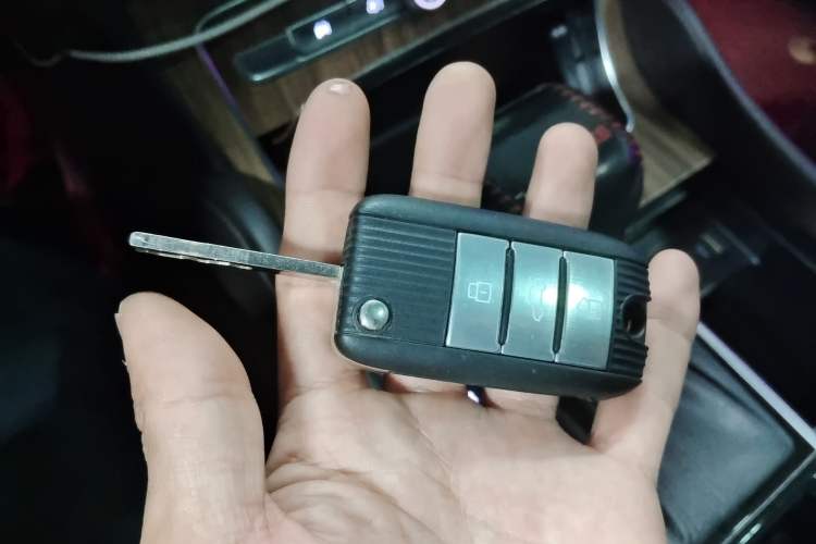 Used Roewe RX8 2018 30T Smart Connectivity Two-Wheel Drive Flagship Edition