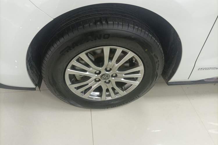 Used Toyota SIENNA 2021 2.5L Hybrid Premium Edition Left Front Wheel Hub