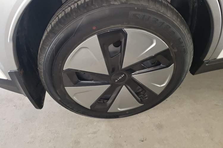 Used AION Y 2024 Younger Exterior 8