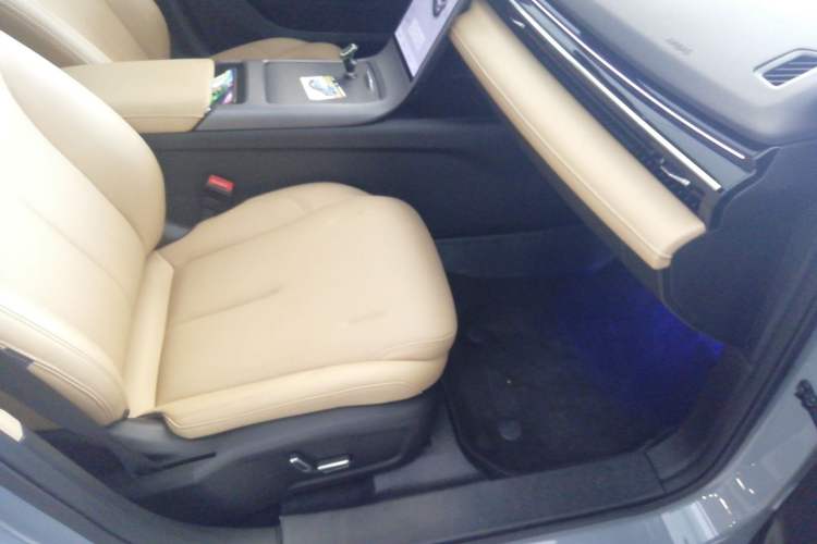 Used Geely Galaxy L6 2023 125km Starship