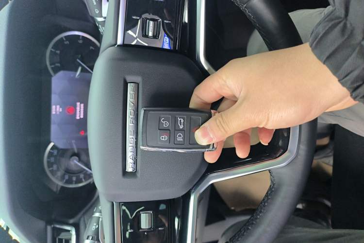 Used Land Rover Range Rover Velar 2022 250 PS