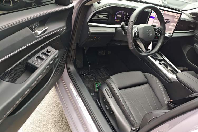 Used Volkswagen Passat 2025 Pro 380TSI Dragon Supreme Edition
