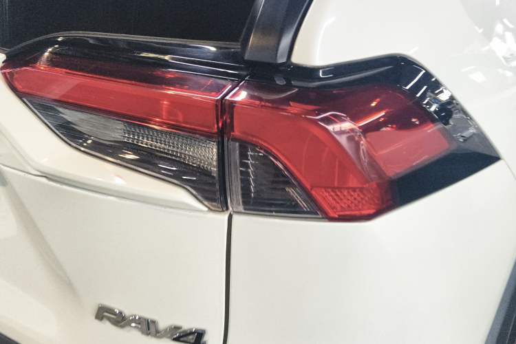 Used Toyota RAV4 2020 2.0L CVT Two-Wheel Drive Fashion Edition