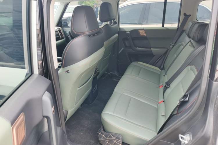 Used iCAR 03 2024 401km Two-Wheel Drive Standard Advanced Version Left Rear Seat