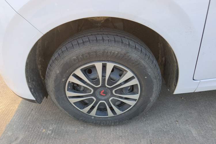 Used Wuling Hongguang New Energy 2024 All-Electric Model 300KM Standard Version Exterior 4