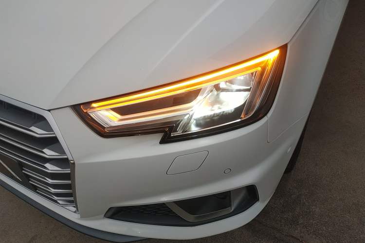 Used Audi A4L 2019 40 TFSI Fashion Edition China VI Emission Standard Left Front Headlight