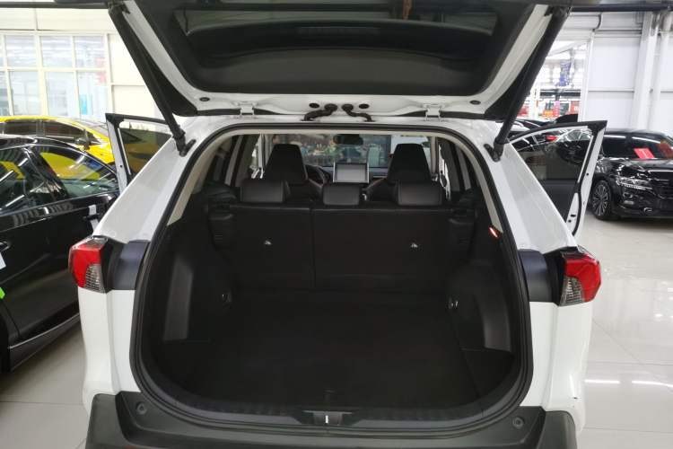 Used Toyota RAV4 2021 2.0L CVT Two-Wheel Drive Fashion PLUS Edition