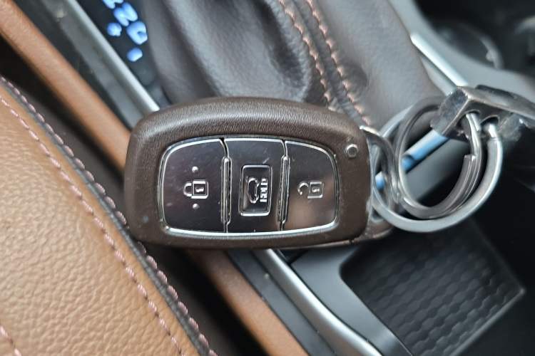 Used Hyundai Tucson 2015 1.6T Dual-Clutch Two-Wheel-Drive Smart Model Vehicle Key