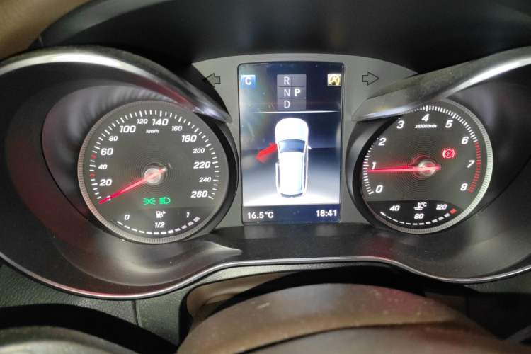 Used Mercedes-Benz GLC 2018 Refreshed GLC 300 4MATIC Dynamic Edition Instrument Cluster