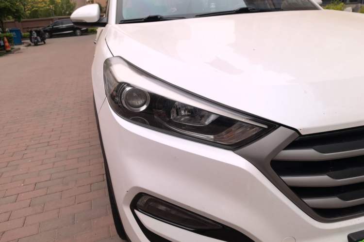 Used Hyundai Tucson 2015 1.6T Dual-Clutch Two-Wheel-Drive Smart Model Right Front Headlight