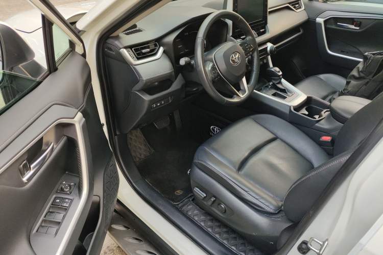 Used Toyota RAV4 2020 2.0L CVT Two-Wheel Drive Fashion PLUS Edition Driver Seat