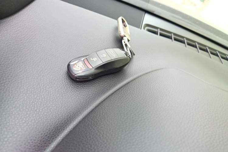 Used Porsche Cayenne 2016 3.6 V6 U.S. specification Vehicle Key