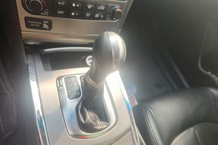 Used Infiniti G Series 2013 G25 Sedan Luxury Sport Edition Gear Lever