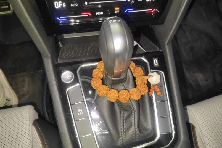 Used Volkswagen Magotan 2024 2 Million Units Zhongxiang Version 330TSI DSG Luxury Edition Gear Lever