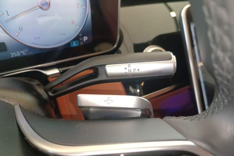 Used Mercedes-Benz Maybach S-Class 2023 S 480 4MATIC Gear Lever