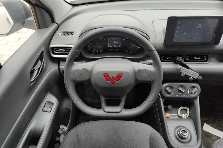 Used Wuling Hongguang New Energy 2025 Extended-Range Hybrid 50 km Standard Version Steering Wheel
