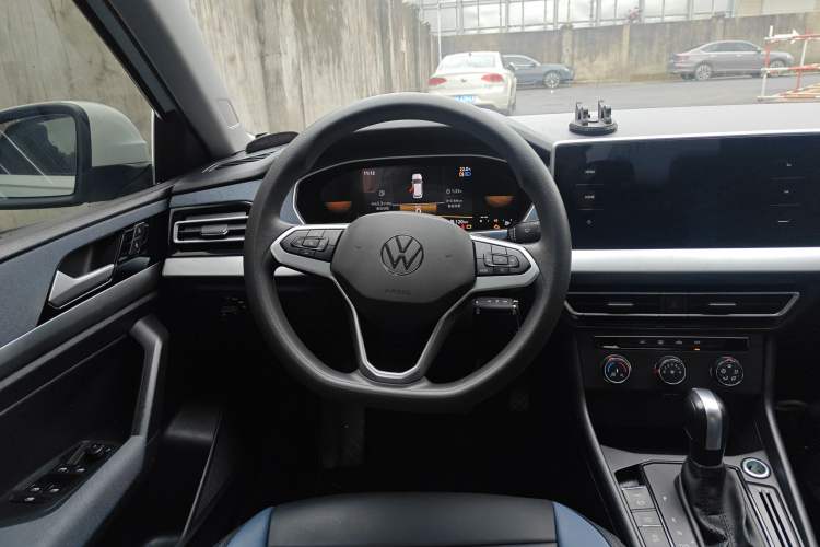 Used Volkswagen Lavida 2024 1.5L Automatic DeYi Edition Steering Wheel