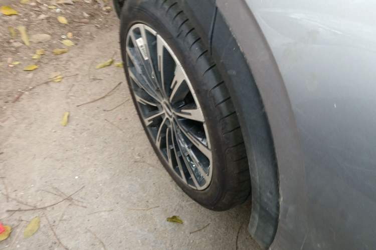 Used Geely Auto Monjaro L 2025 Dongfang Yao 2.0TD Automatic Lanxing Edition Right Rear Wheel Hub