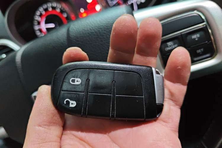 Used Dodge Journey 2013 2.4L Two-Wheel Drive Luxury Version