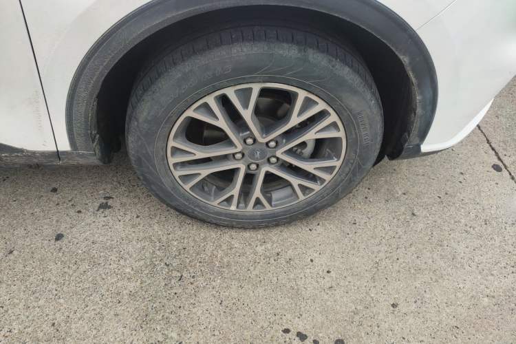 Used Ford Escape 2020 EcoBoost 245 Two-Wheel-Drive Titanium Edition Right Front Wheel Hub