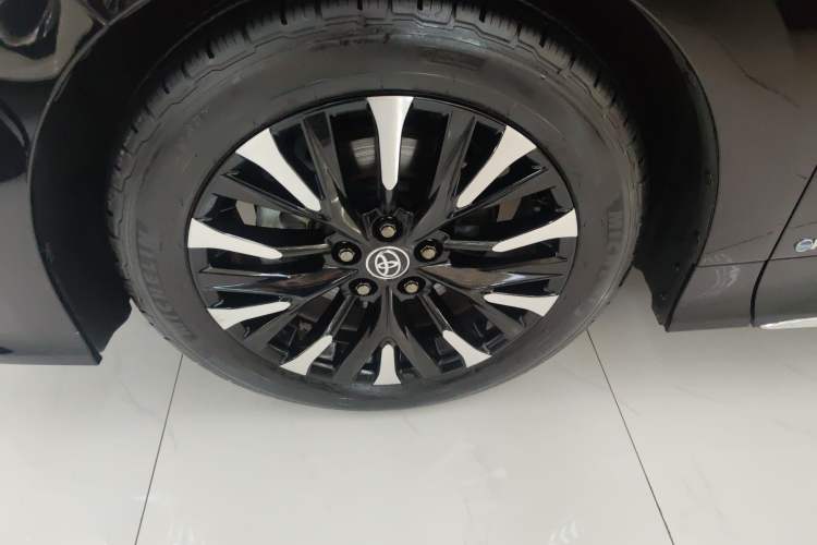 Used Toyota Alphard 2024 Dual-Engine 2.5L Deluxe Edition
