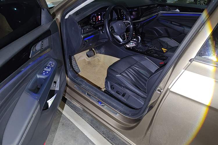 Used Volkswagen Passat 2022 330TSI Luxury Edition Driver Seat