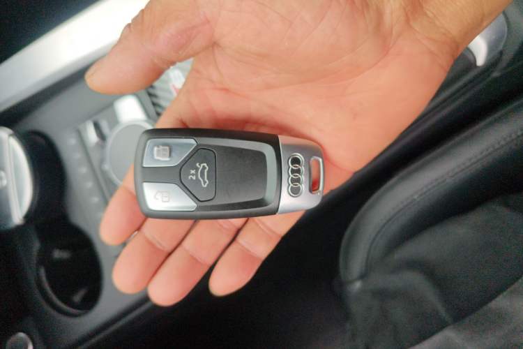 Used Audi A4L 2019 40 TFSI Fashion Edition China VI Emission Standard Vehicle Key