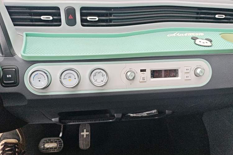 Used Wuling Hongguang MINIEV 2021 Macaron Premium Model – Lithium Iron Phosphate Audio And AC Panel