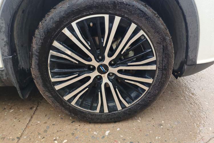 Used CHANGAN OSHAN X7 2020 1.5T Automatic Luxury Version Right Front Wheel Hub
