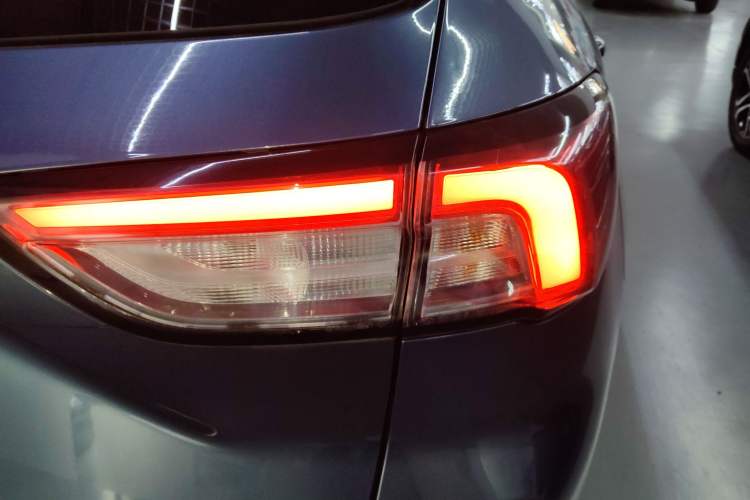 Used Ford Escape 2020 EcoBoost 245 Four-Wheel Drive Titanium Edition Right Rear Taillight