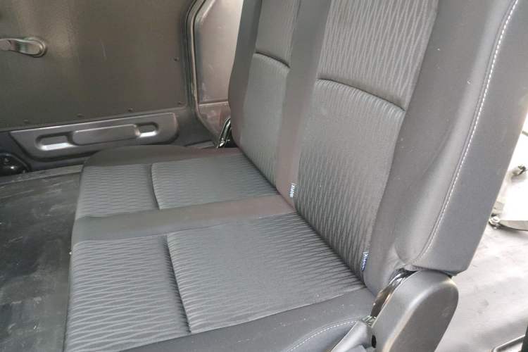 Used Jinbei Gold Hiace M Classic 2024 1.5L Engineering Lion Passenger Vehicle 6 Seats Left Rear Seat