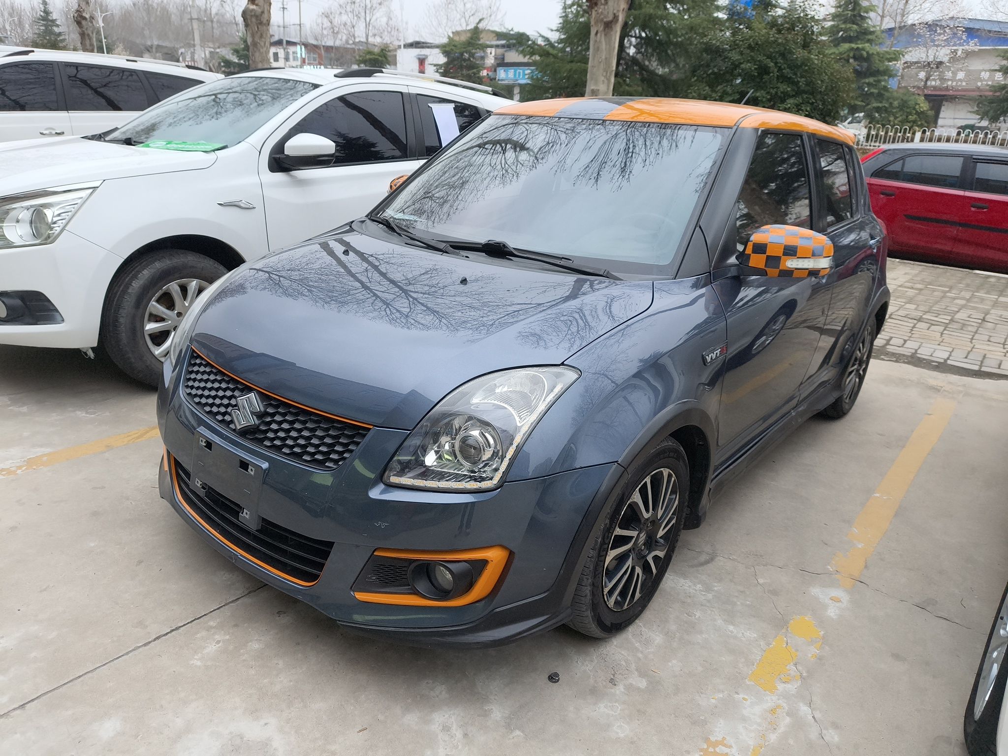 Под передней частью автомобиля
