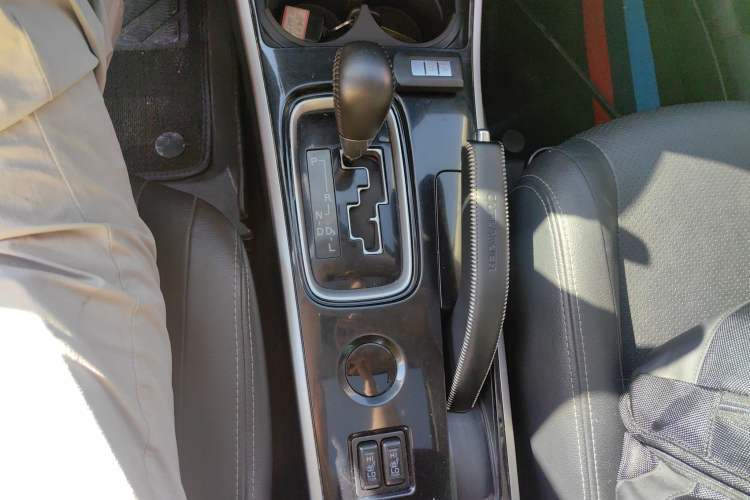 Used Mitsubishi Outlander 2017 2.0L Two-Wheel Drive Glory Edition 5 Seats