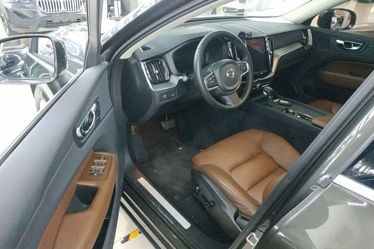 Used Volvo XC60 2020 T5 4x4 Zhiyi Luxury Edition