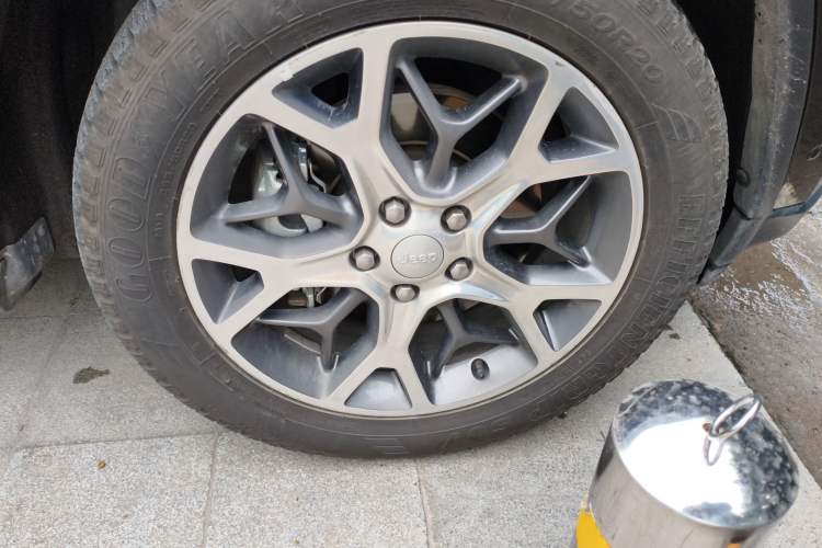 Used Jeep Grand Cherokee 2020 3.0L Elite Navigation Edition Right Front Wheel Hub