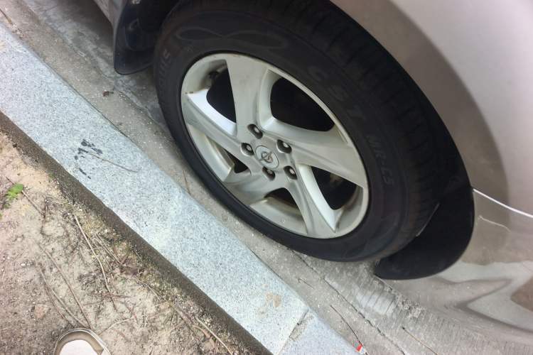 Used Haima Fumei 2014 Sedan 1.6L Manual Luxury Edition Right Front Wheel Hub