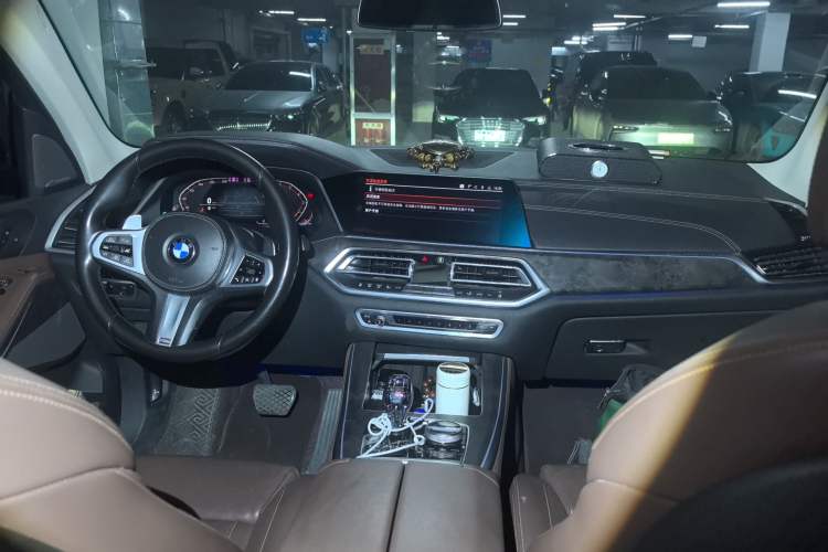 Used BMW X5 2019 xDrive40i Luxury Model with M Sport Package Center Console