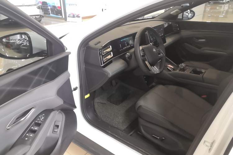 Used BYD Qin L 2024 DM-i 120KM Beyond Model
