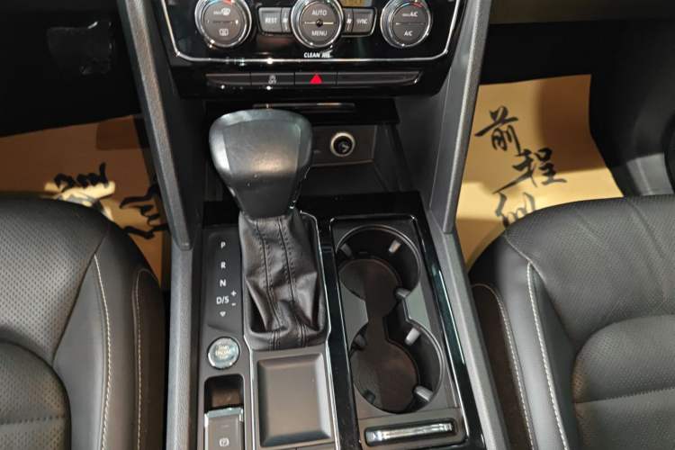 Used Volkswagen Teramont 2017 330TSI Two-Wheel-Drive Luxury Edition Gear Lever