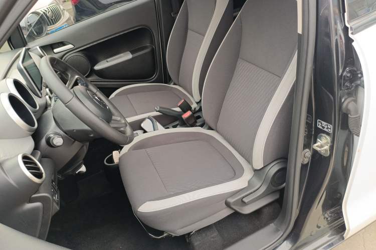 Used ORA Black Cat 2019 351 km Family Edition
