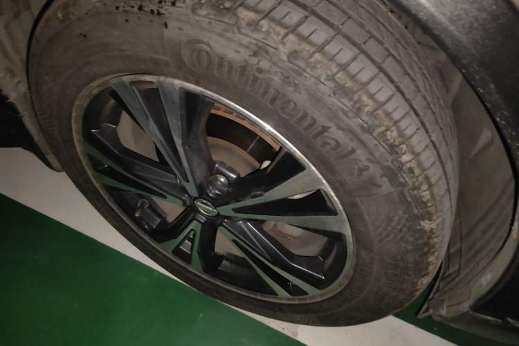 Used Nissan X-Trail 2019 2.5L CVT Smart Connect Luxury Edition 4WD Right Front Wheel Hub