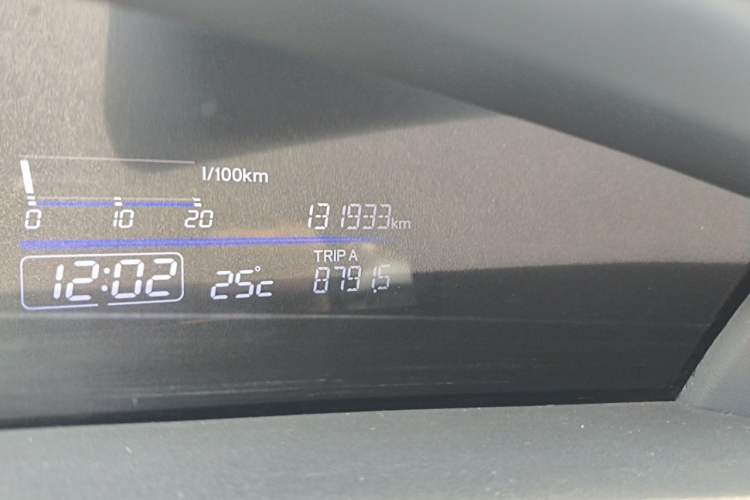 Used Honda Jade 2013 1.8L automatic Comfort version 5 seats Odometer Close Up