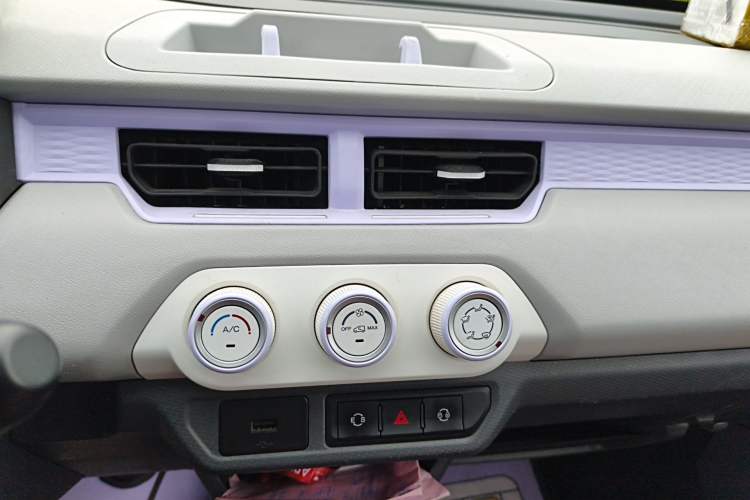 Used Chery QQ Ice Cream 2022 120km Conical Shape Lithium Iron Phosphate Audio And AC Panel