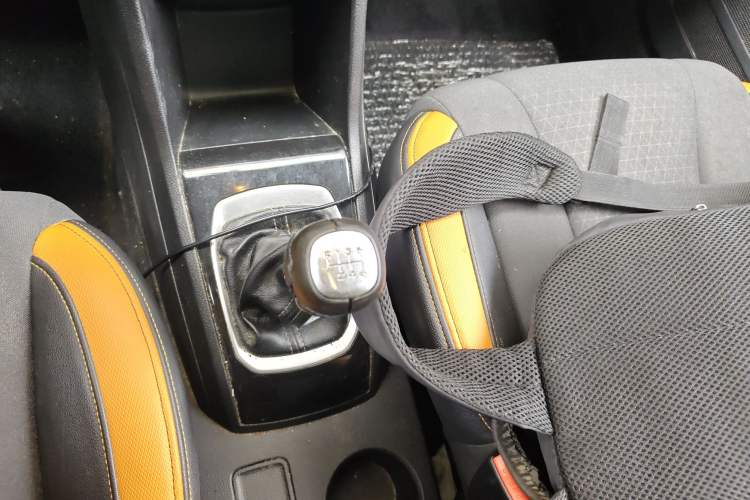 Used Baojun 310 2017 1.5L Manual Fashion Model Gear Lever