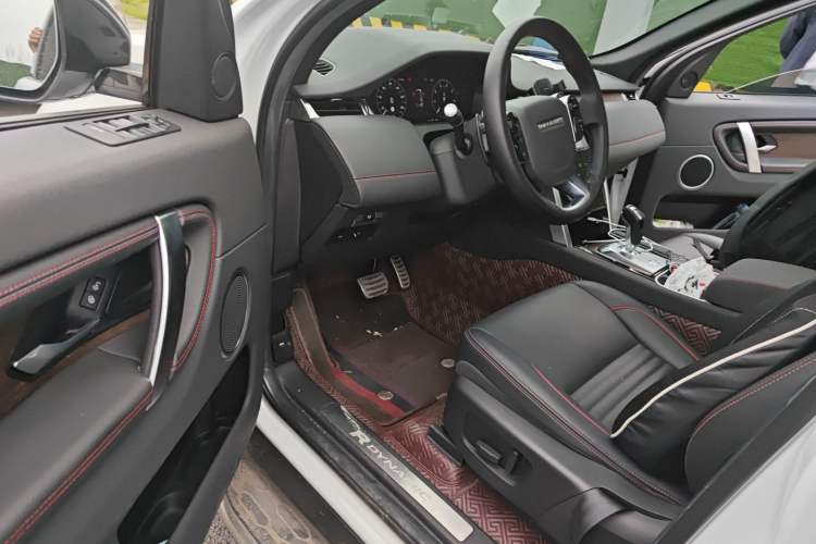 Used Land Rover Discovery Sport 2020 249 PS R-Dynamic Performance Edition Driver Seat