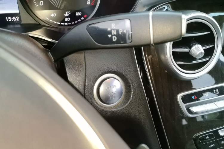 Used Mercedes-Benz GLC 2019 GLC 260 L 4MATIC Dynamic Model Gear Lever